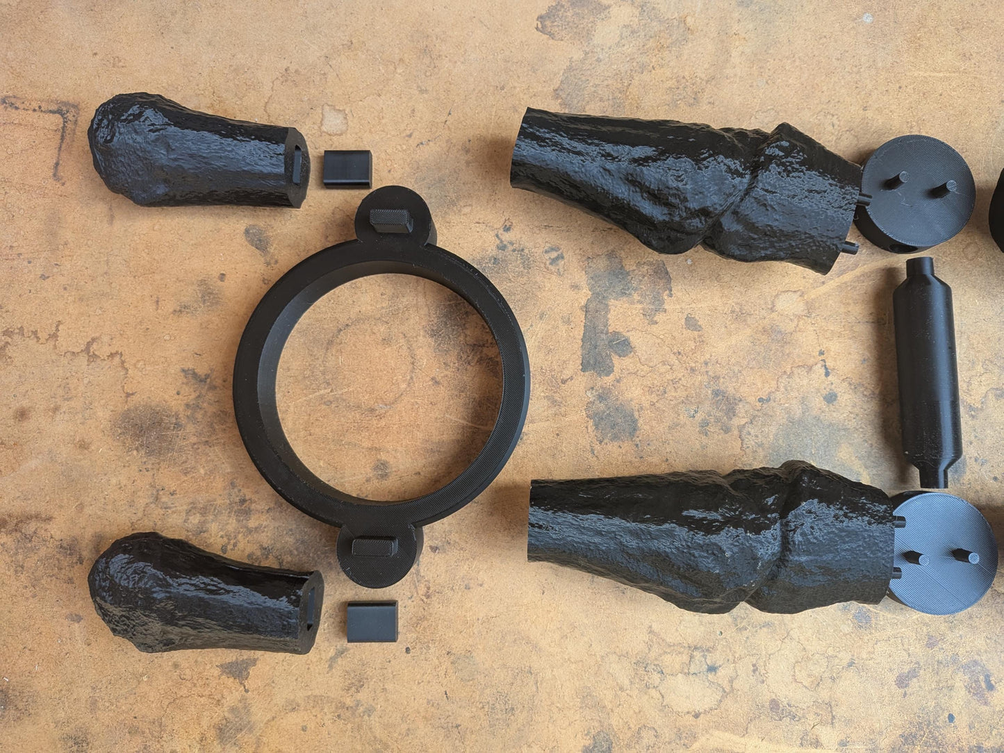 Deathclaw Gauntlet 2 Claw  Life-Size Assembly Kit