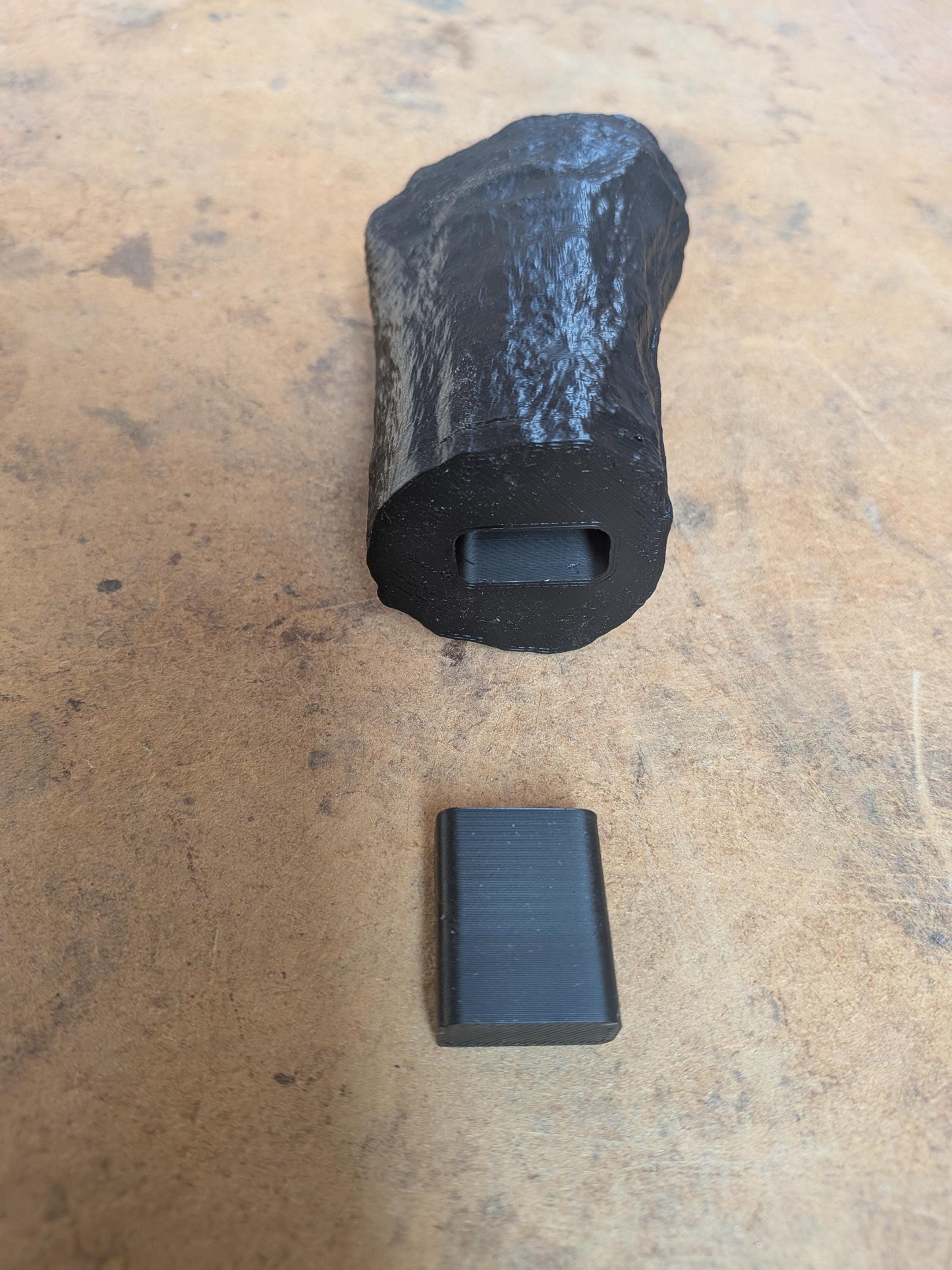 Deathclaw Gauntlet 2 Claw  Life-Size Assembly Kit