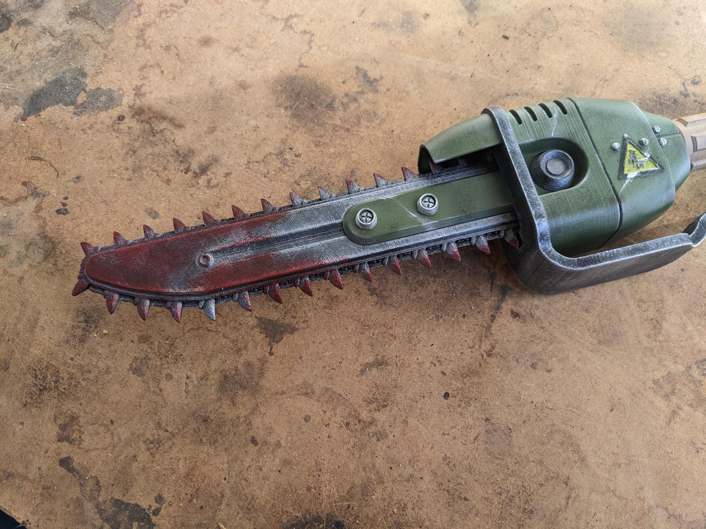 Assembled Ripper Prop – Weathered & Painted Cosplay Weapon (Life-Size)