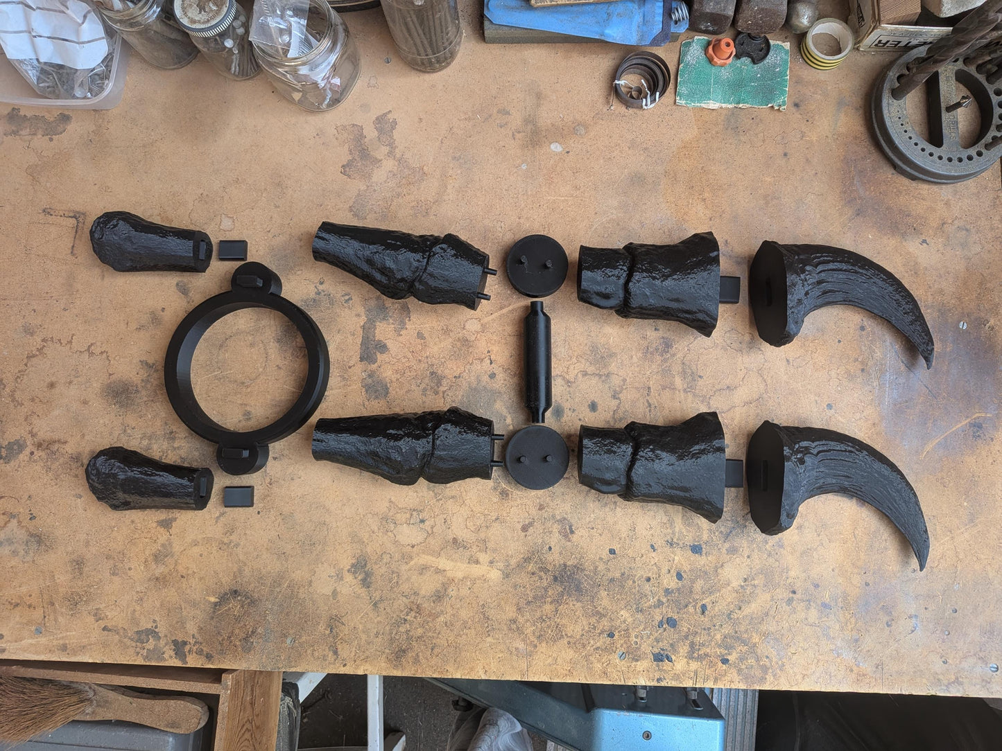 Deathclaw Gauntlet 2 Claw  Life-Size Assembly Kit