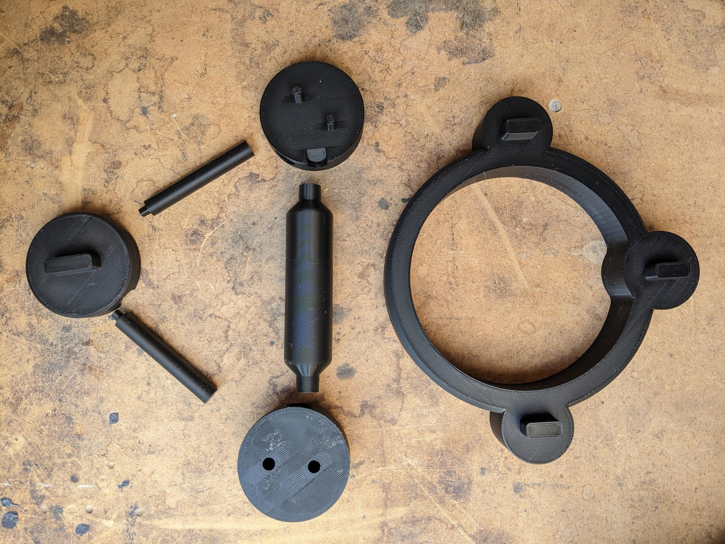 Deathclaw Gauntlet  Life-Size Assembly Kit