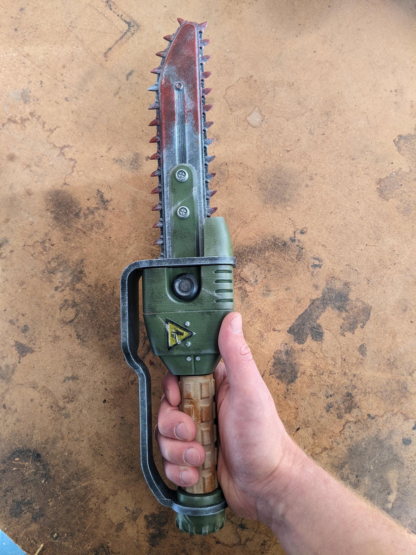 Assembled Ripper Prop – Weathered & Painted Cosplay Weapon (Life-Size)