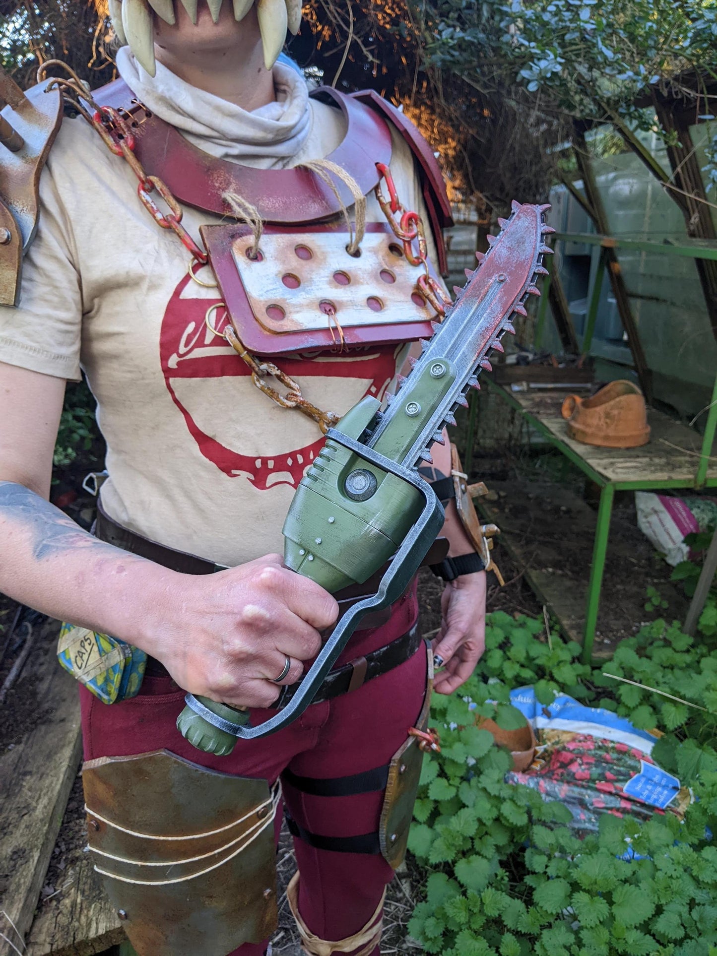 Assembled Ripper Prop – Weathered & Painted Cosplay Weapon (Life-Size)